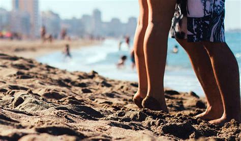 Cómo ligar en la playa: Consejos prácticos para un verano。